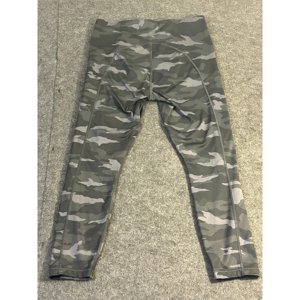 Athleta Ultimate Camo 7/8 High Rise Tight with Stash Pocket Size Medium‎